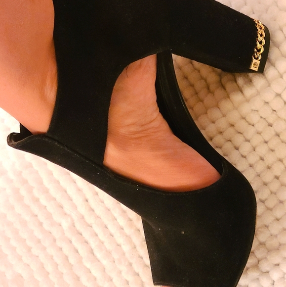 MICHAEL Michael Kors Shoes - Michael Kors black and gold heels